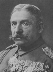Portrait photographique de Max von Hausen en uniforme d'apparat arborant de multiples distinctions militaires.