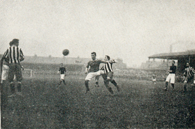 Woolwich Arsenal versus Newcastle United in 1906