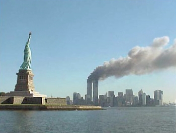 Der 11. September 2001, Skyline NY mit brennendem WTC