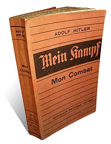 Photographie en couleurs d'un exemplaire de la versión française de Mein Kampf