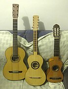 Guitarra (izquierda), requinto (centro) y guitarro tenor (derecha)