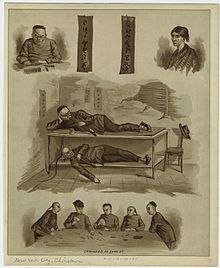 Gravure montrant des hommes allongés fumant l'opium et d'autres se tenant autour d'une table.