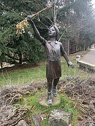 Sadako Sasaki statue