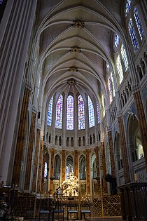Coro da Catedral de Chartres com o novo e mais forte cofre de costela de quatro partes