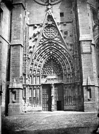 Puerta lateral de la catedral de Rodez -L. Bion de Marlavagne, Histoire de la cathédrale de Rodez, Rodez, 1875 ; p. 423, fuente citada en fr:Cathédrale Notre-Dame de Rodez-