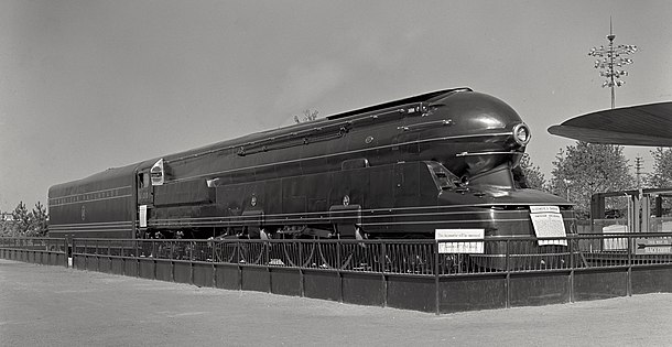 Locomotiva Classe S-1 da Pennsylvania RR, projetada por Raymond Loewy, na Feira Mundial de Nova York de 1939