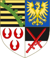 Modificación al Escudo del Ducado de Sajonia-Lauenburgo conforme a lo dispuesto por el Duque Julio Francisco y confirmado por el emperador Leopoldo I en 1671 En el cual se cambió en el cuarto cuartel el símbolo de Sajonia por el de la Dignidad Electoral.