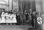 Reichsbischof («riksbiskop») Ludwig Müller i Berliner Dom 1934 taler til medlemmer i Deutsche Christen. Foto: Deutsches Bundesarchiv