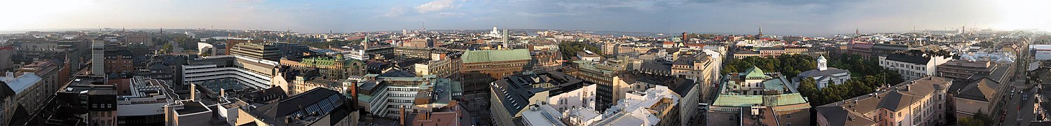 Helsinki, thủ đô của Phần Lan có rất nhiều nhà cao tầng. Toàn cảnh thành phố với những tòa nhà từ năm đến mười tầng nằm xen kẽ nhau.