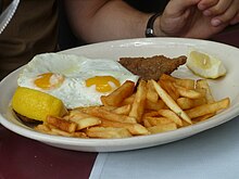 Milanesa, fried eggs and French fries.