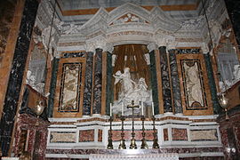 Conjunto de la capella Cornaro en Santa Maria della Vittoria de Roma, que incluye tras el altar el Éxtasis de Santa Teresa de Bernini.