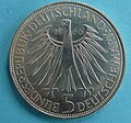 Обратная сторона немецкой памятной монеты 1966 года, посвящённой 250-летию смерти Готфрида Вильгельма Лейбница