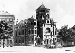 Antigua sinagoga en Herzog-Max-Strasse en Munich. Vista frontal (1889).