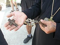 Крст, пронајден во темелите при изградба на новиот храм „Свети Илија“