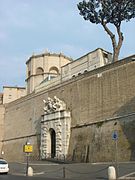 A Vatikáni Múzeumok külső bejárata (olasz területen)