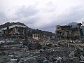 Prédios destruídos e escombros causados pelo tsunami em Otsuchi