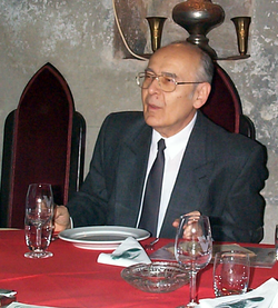 Holics László egy 2001. évi érettségi találkozón