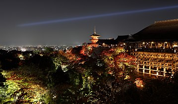 Kiyomizu-dera yöllä
