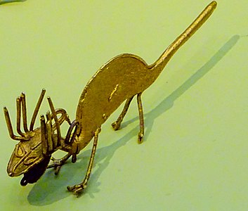Tunjo zoomorf care este expus în Muzeul Aurului din Bogotá
