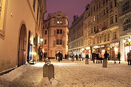 Zimní Karlova ulice v noci