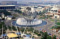 1964-ին Նիւ Եորքի մէջ տեղի ունեցած համաշխարհային տօնավաճառը կազմակերպուած է Ֆլաշինկ Մետոուս-Քորոնա պարկին մէջ․ կենդոնը Ունիսֆերան է։