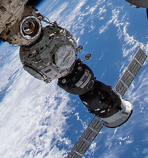 Sojuz MS-21 pie Pričal moduļa