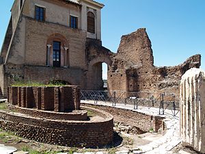 Uma das duas fontes nas laterais do triclínio (Cenatio Jovis) do Palácio Flávio