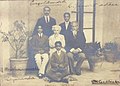 Annie Besant con i membri della Società teosofica di Adyar a Madras nel 1912, quattro anni prima della fondazione dell'Indian Home Rule League.