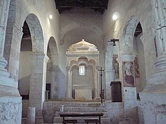 Interno della chiesa di Santa Maria in Valle Porclaneta.
