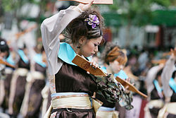 Participantes do Festival de Yosakoi de Kochi
