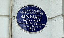 Placa dedicada a Jinnah