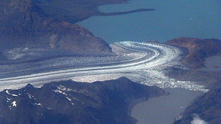 El glaciar Viedma es el glaciar más largo del país y el segundo del hemisferio sur fuera de la Antártida.
