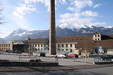 Бывшая хлопчатобумажная прядильная фабрика, ныне Университет гуманитарных наук и частная школа. Февраль 2008 года