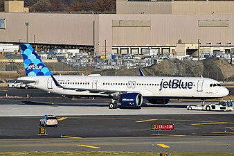This JetBlue A321neo has all 10 available exits in Cabin Flex enabled (seating: 200, maximum: 244).[12] EasyJet and Wizz Air also carry the same door-arrangement configuration for their A321neo fleets.