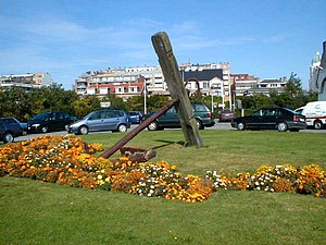 Un rond-point de Zeebruges, décoré avec une ancre
