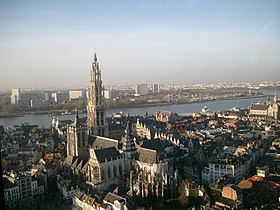 Panorama Antwerpena, s gotičkom katedralom Naše Gospe u prvom planu