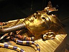 Maska na Tutanchamonově nejvnitřnější rakvi