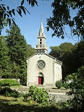 La chapelle Sainte-Anne-des-Bois : vue extérieure d'ensemble, la façade.