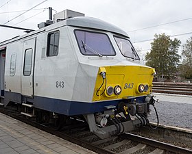 Henricot coupler on an SNCB Class 75 EMU with separate air brake and head-end power connections