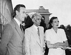 Jinnah junto com Mountbatten e sua esposa