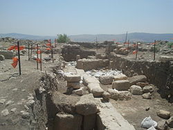 שרידי מבנה בחפירות הארכאולוגיות באתר, אוגוסט 2013