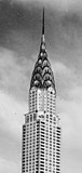 1930年に竣工したクライスラー・ビルディングの最上部尖塔は、ステンレス鋼板で覆われている。世界で初めてビル外装に大量のステンレス鋼を使用した歴史的建造物。