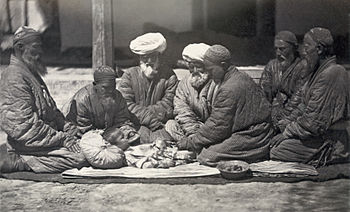 ختان صبيّ صغير في آسيا الوسطى