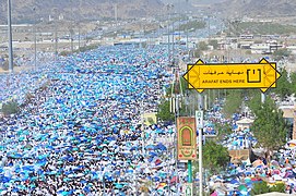 Pelegrinët të mbledhur në fushën e malit të Arafatit