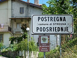 Bilingual Italian-Slovene signs in Stregna