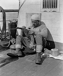 George Murray Levick suferdeke de la ŝipo Terra Nova en 1910