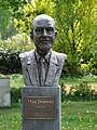 Q2851909 buste voor Max Douwes ongedateerd geboren op 22 mei 1923 overleden op 23 maart 1998
