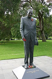 Statue of "Weary" Dunlop