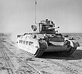 Um tanque "Matilda" do 7º Regimento Blindado britânico no deserto da Líbia em 1941.