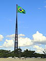 O mastro da bandeira do Brasil, em Brasília, suportando a maior bandeira hasteada permanentemente do mundo.[55]